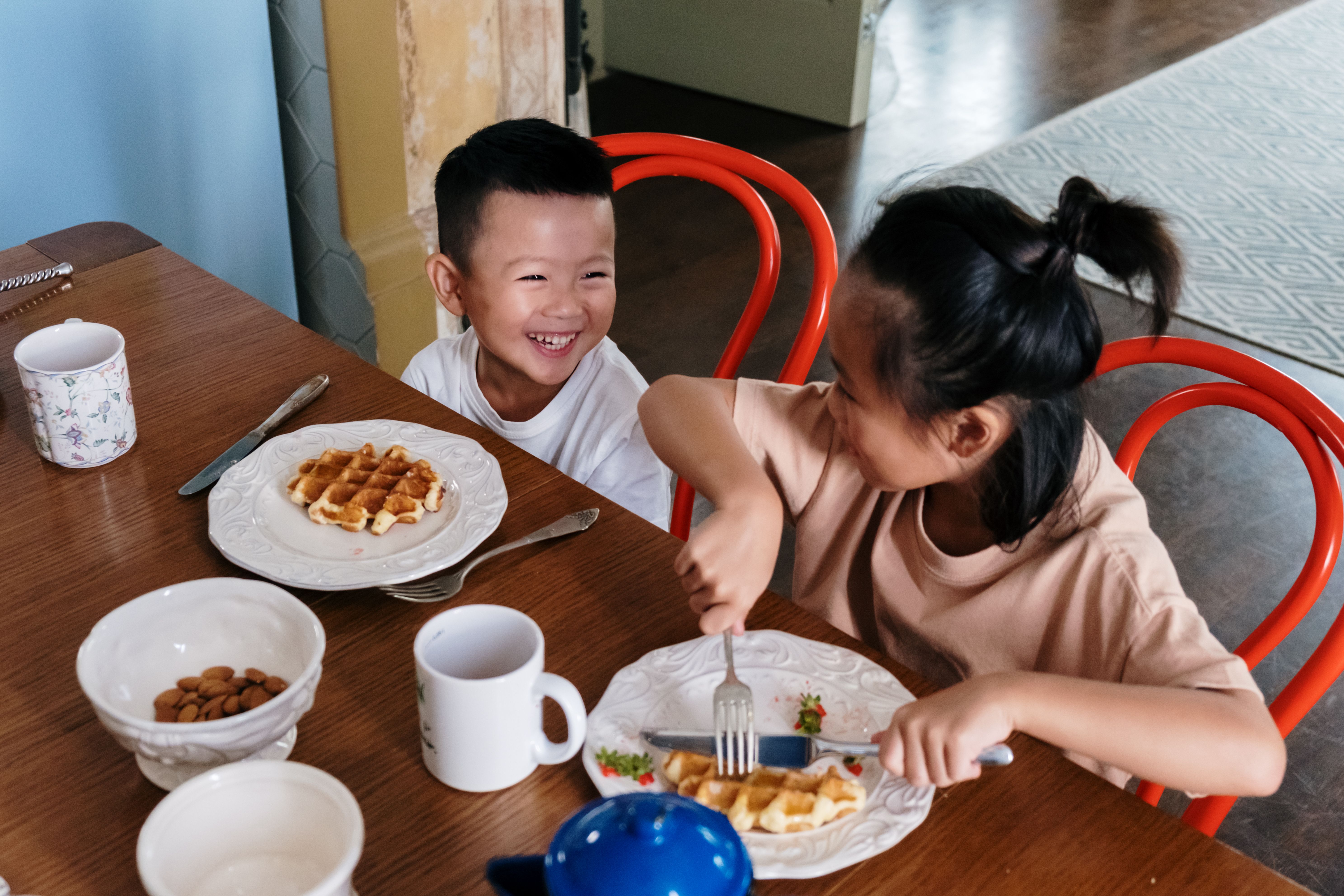 Children enjoying breakfast at school breakfast club — quality provision Ofsted looks for during breakfast club inspections